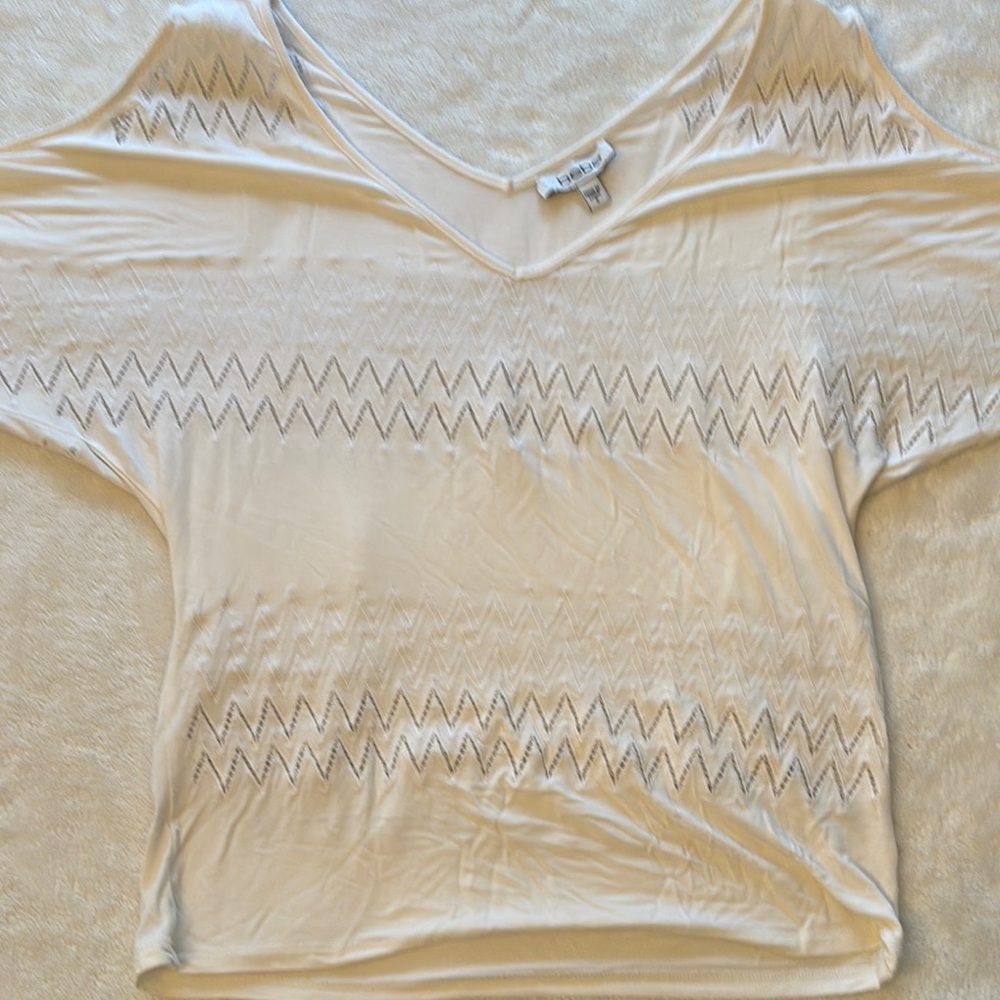 bebe Cream V-neck Short Sleeve Relaxed Blouse